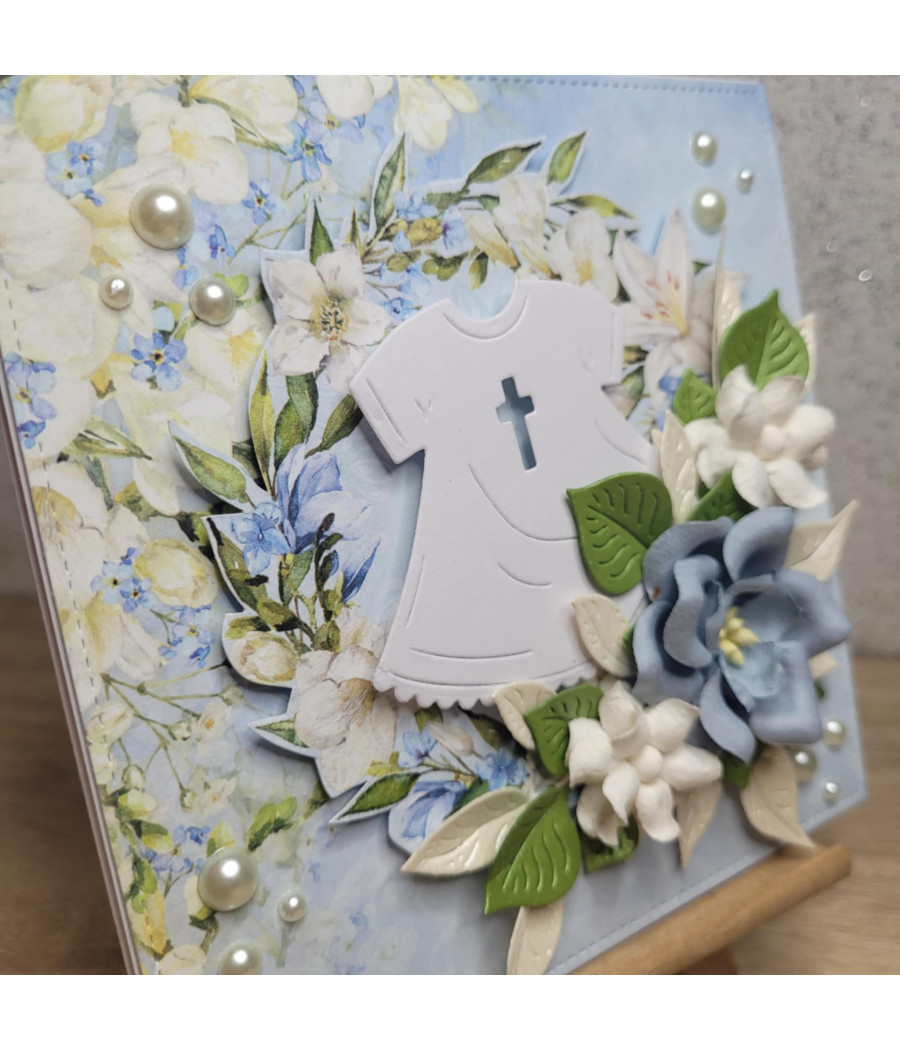 Błękitna kartka na Chrzest, szatka, kwiaty, handmade