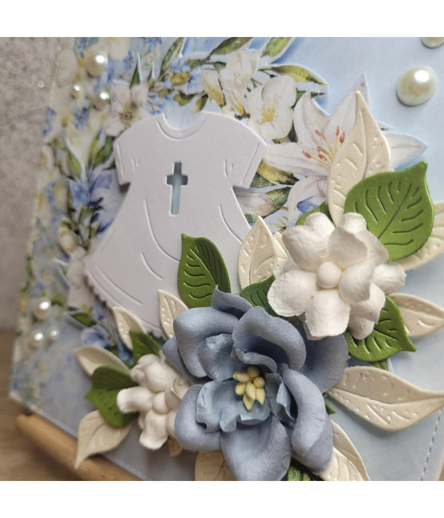 Błękitna kartka na Chrzest, szatka, kwiaty, handmade