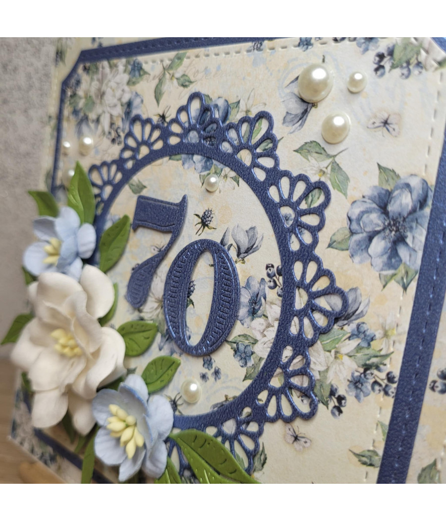 Niebiesko-kremowa kartka na 70 urodziny, handmade, kwiaty
