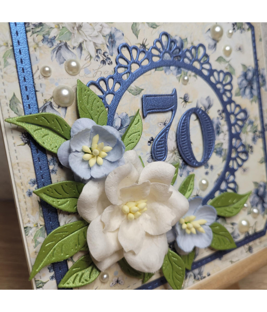 Niebiesko-kremowa kartka na 70 urodziny, handmade, kwiaty