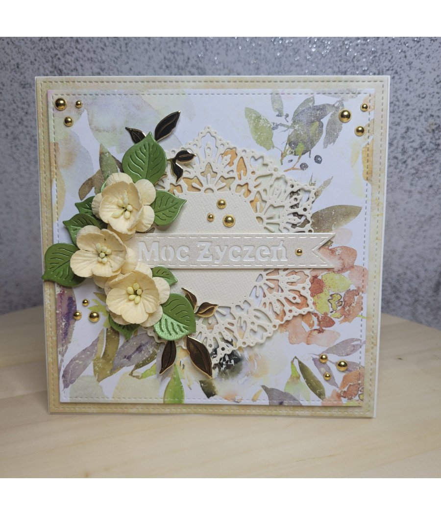 Kremowo-żółta kartka na każdą okazję, kwiaty, handmade