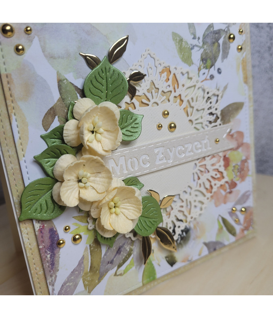 Kremowo-żółta kartka na każdą okazję, kwiaty, handmade