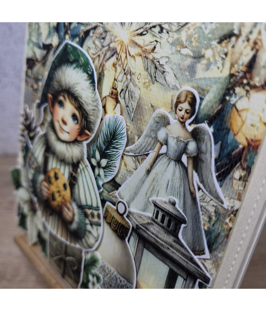 Kremowozielona kartka na Boze Narodzenie, elf z ciasteczkiem, handmade