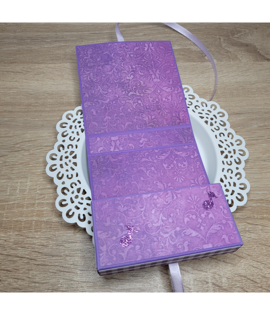 Fioletowe pudełko na czekoladkę Ritter, nutki, muzyka