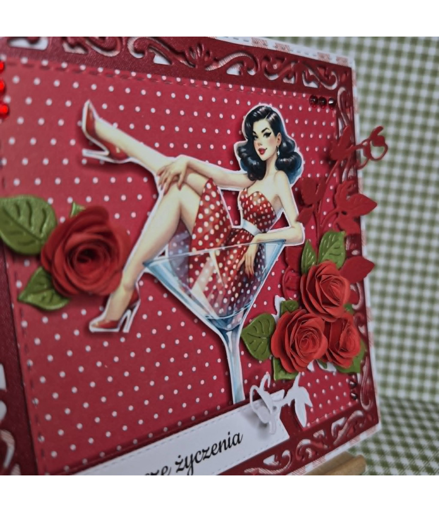 Czerwona kartka pin up girl w kieliszku, handmade