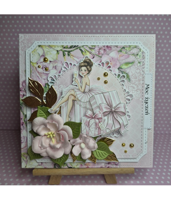 Różowa, kobieca kartka z prezentami, kwiaty, handmade