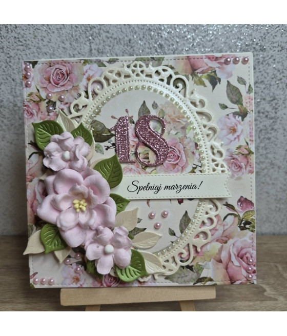 Różowo-kremowa kartka na 18 urodziny, kwiaty, handmade